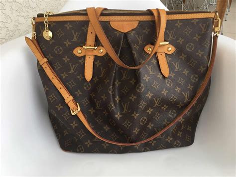 bolsa lv que material|bolsas louis vuitton usadas.